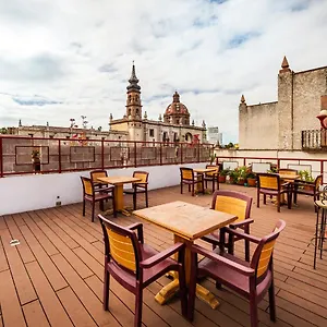 Itza Hotal & Cafe Hotel